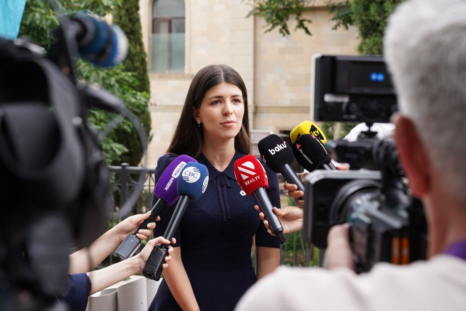 Press conference representing news journalism